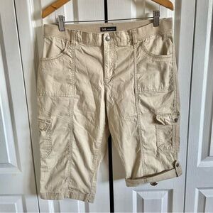Lee Relaxed Fit Cargo Capri Women’s 34” Waist Tan Elastic Convertible Hem Casual